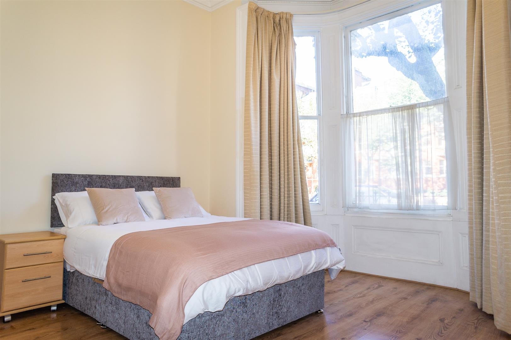 3 bed property in Elgin Avenue, Maida Vale